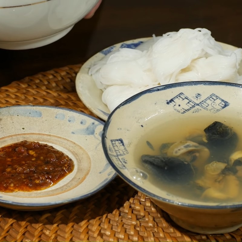 Món bún ốc nguội thơm ngon, hấp dẫn, chuẩn vị Hà Nội đã hoàn thành