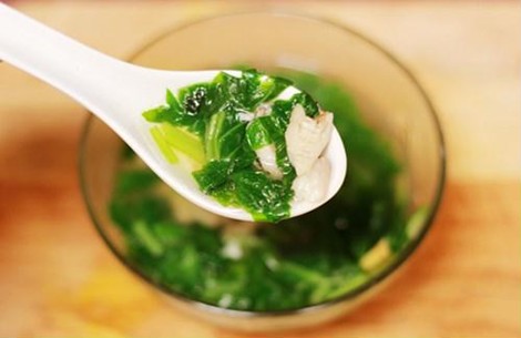 Lợi ích dinh dưỡng của canh bánh đa cá rô rau cải, giàu canxi và chất xơ