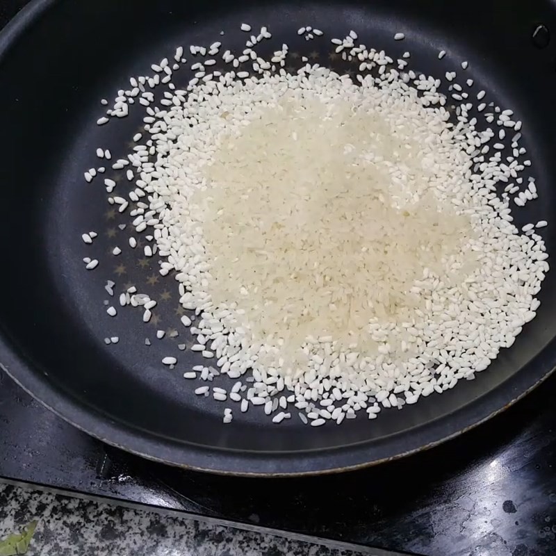 Rang gạo cho món lẩu cháo gà gạo rang
