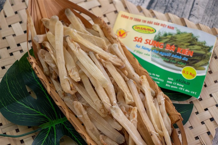 Bạn nhớ bảo quản sá sùng khô vào ngăn đông tủ lạnh để giữ lại trọn vẹn hương vị và dưỡng chất dinh dưỡng của loài hải sản quý hiếm này nhé