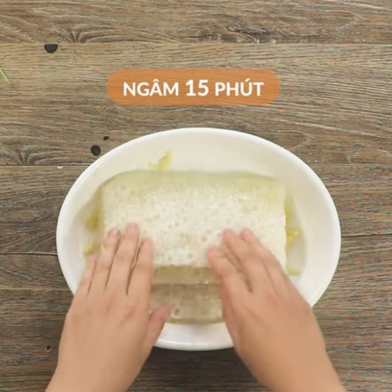 Rau củ tươi xanh được thái lát đẹp mắt, sẵn sàng bổ sung vào món canh bóng bì cuộn chả cá