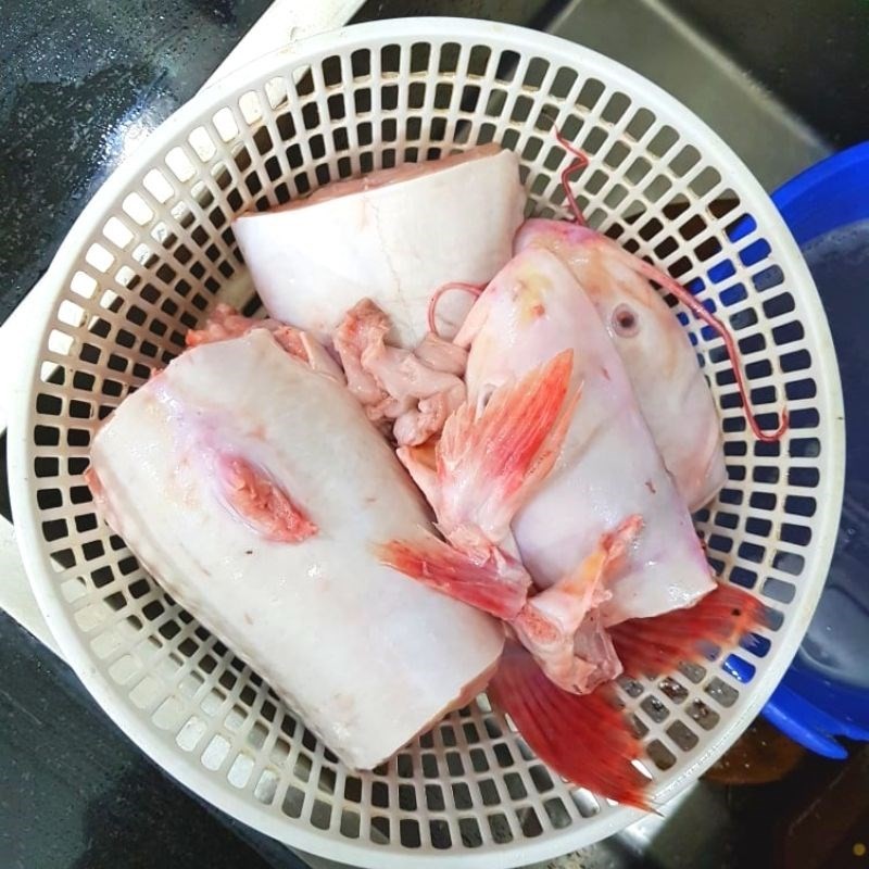 Cá lăng được cắt khúc vừa ăn