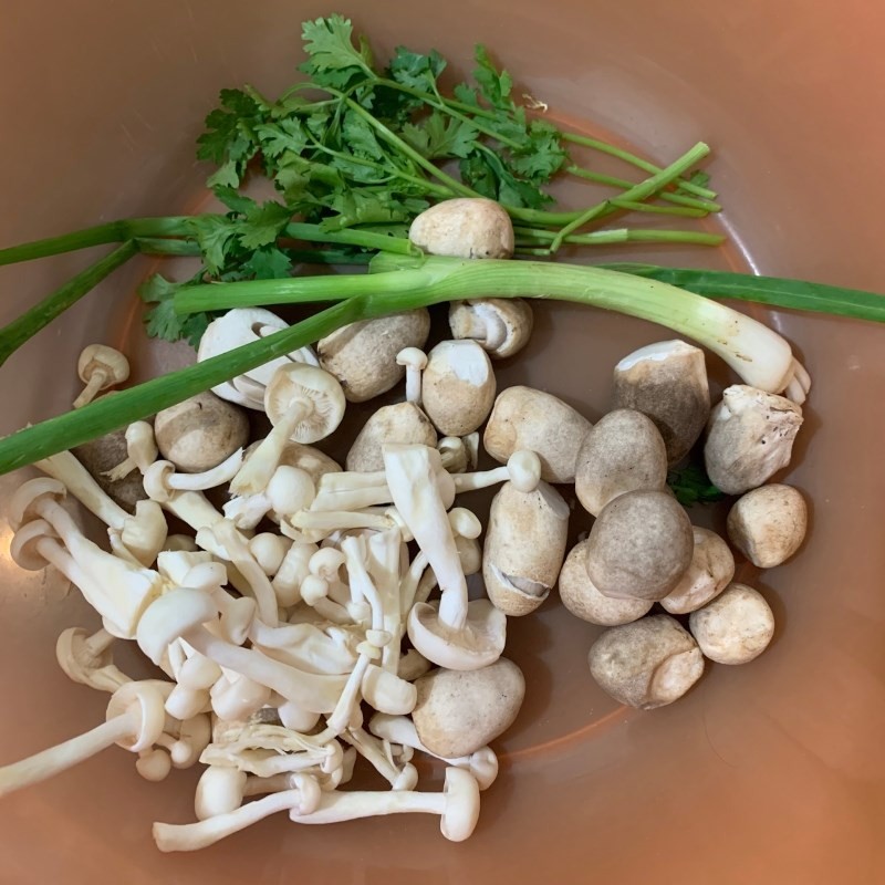 Sơ chế nấm kim châm cho món rau củ chay