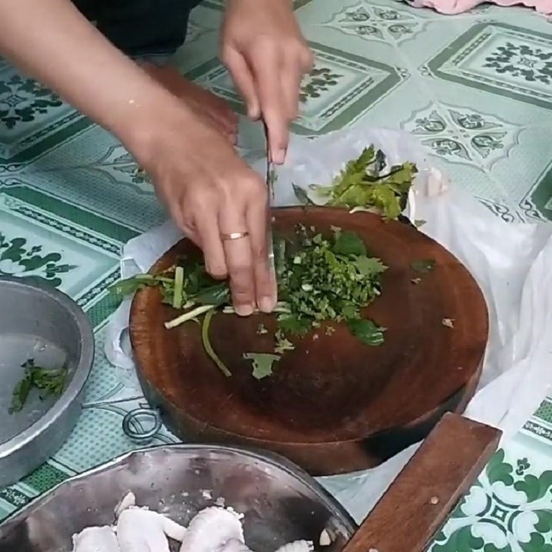 Sơ chế ớt hiểm tươi ngon cho lẩu chân gà