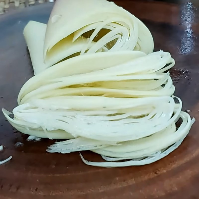 Sơ chế bắp chuối và rau muống