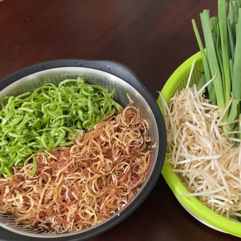Huyết và đậu phụ chiên cắt miếng cho món bún riêu cua ốc