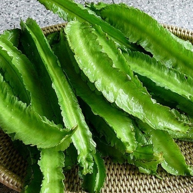 Sơ chế đậu rồng tươi ngon, tước xơ trước khi hầm thịt trâu đu đủ