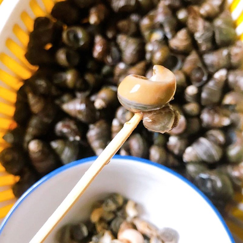Thịt ốc đã lể sạch sau khi sơ chế cho bún riêu