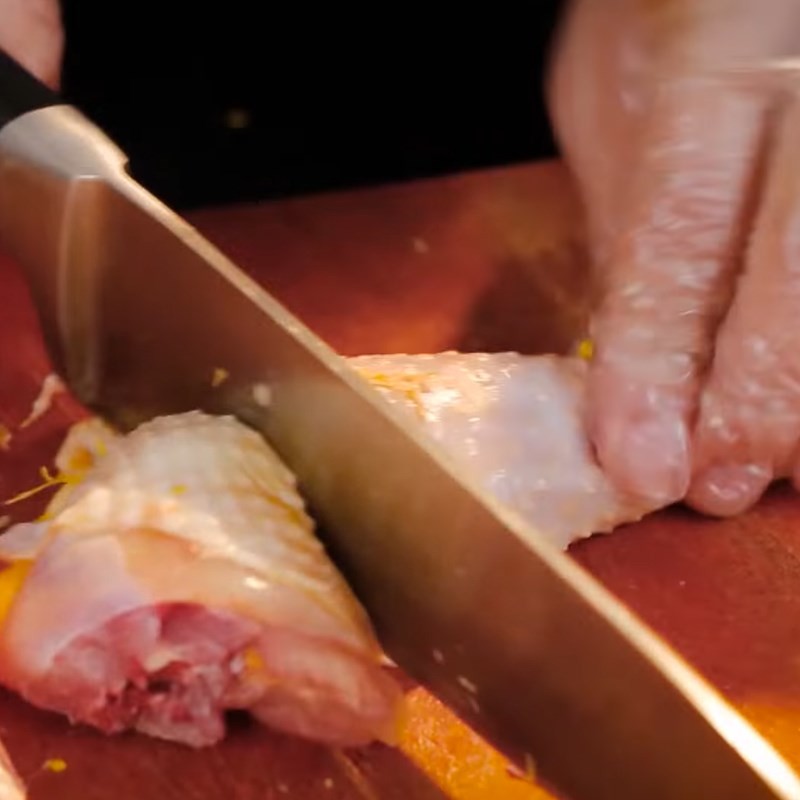 Sơ chế gà ta chuẩn bị nấu lẩu dấm bỗng