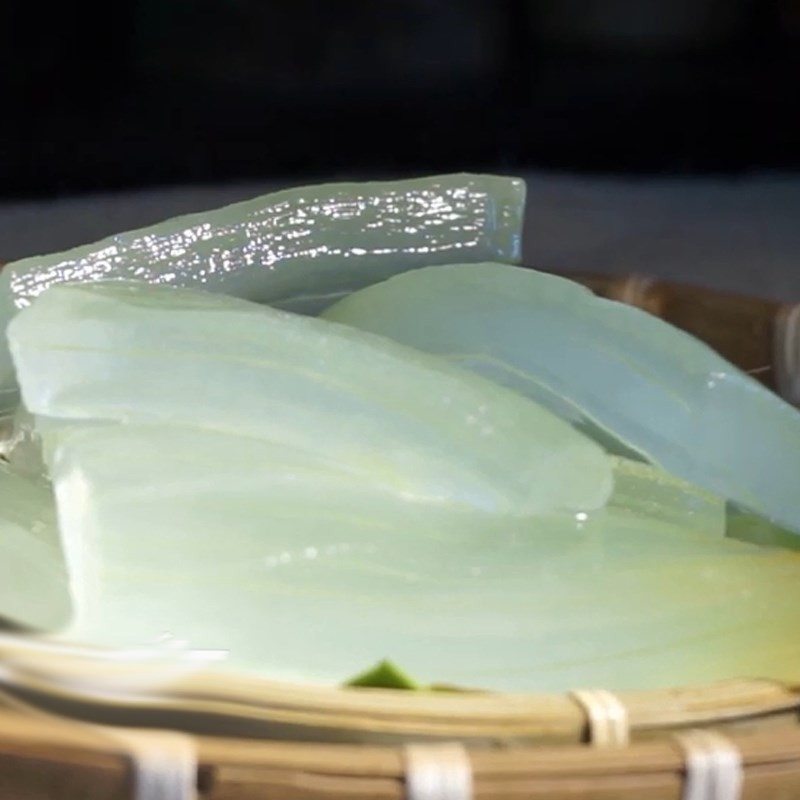 Nha đam đã được sơ chế và thái sợi sẵn sàng cho món canh