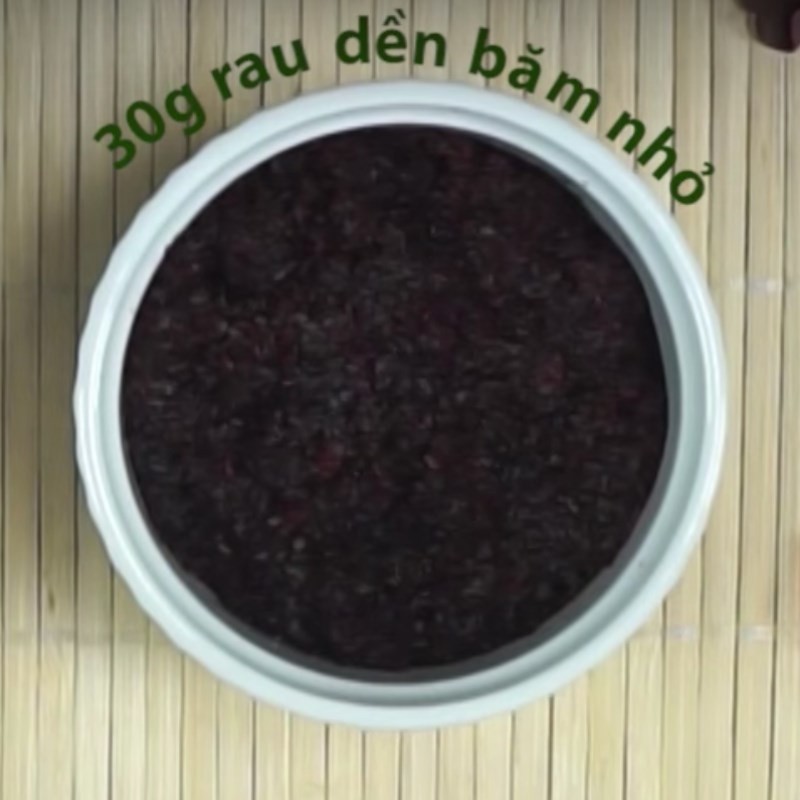 Rau dền tươi đã được làm sạch, băm nhuyễn