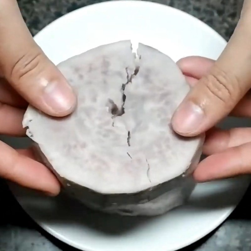 Khoai môn sau khi hấp chín mềm