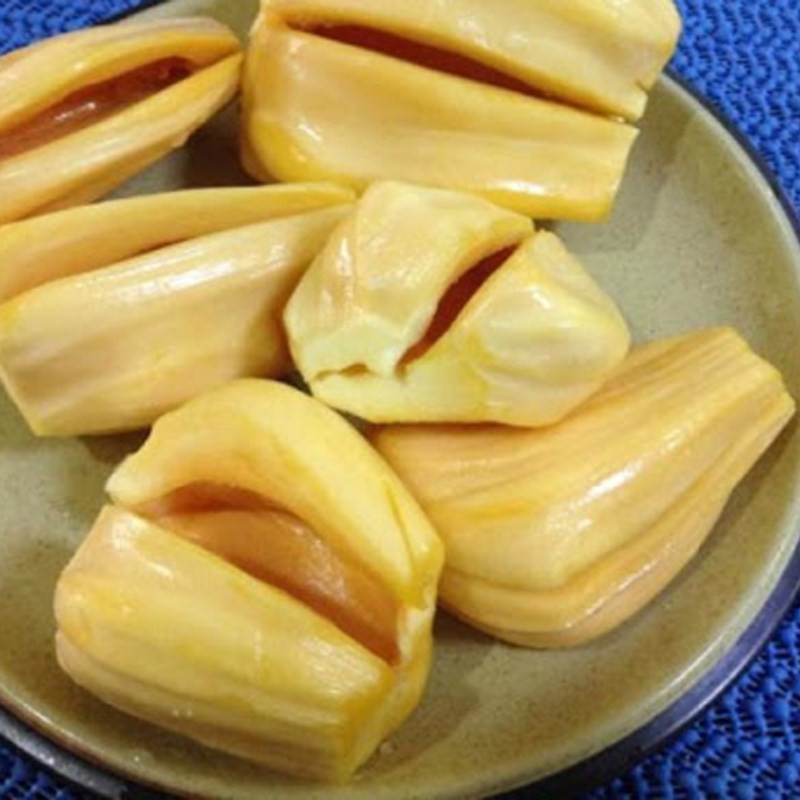Hình ảnh múi mít tươi ngon được sơ chế cho món xôi mít ngũ sắc