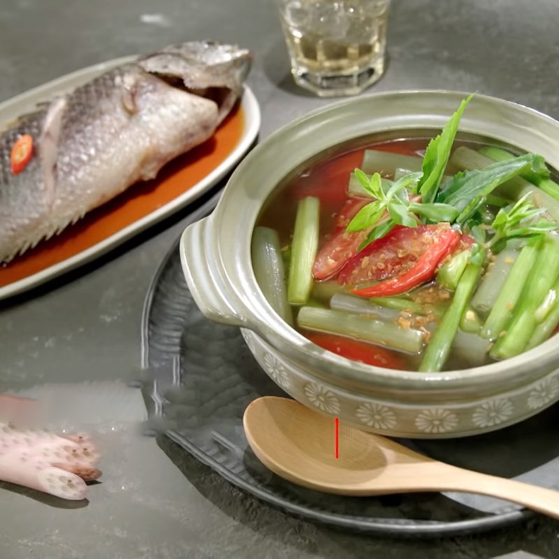 Tô canh cá rô bông súng chua ngọt đậm đà đã hoàn thành