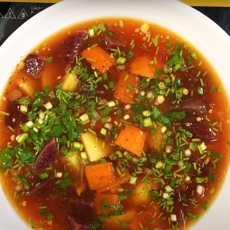 Món canh củ dền thịt băm thơm ngon đã hoàn thành