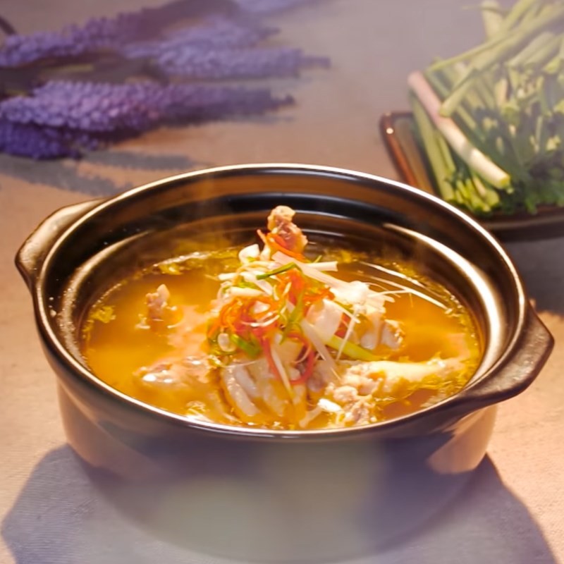 Thành phẩm lẩu gà dấm bỗng hấp dẫn, sẵn sàng thưởng thức