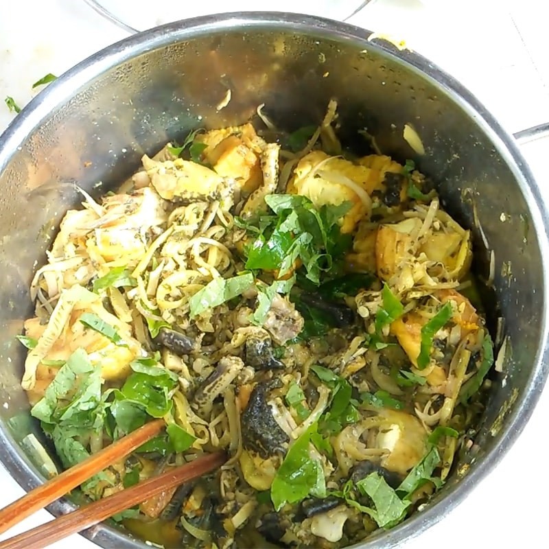 Góc nhìn cận cảnh món ếch om củ chuối với màu sắc và hương vị khó cưỡng