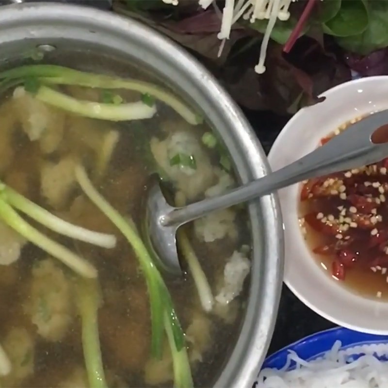 Nước dùng lẩu cua đồng cá thác lác ngọt thanh