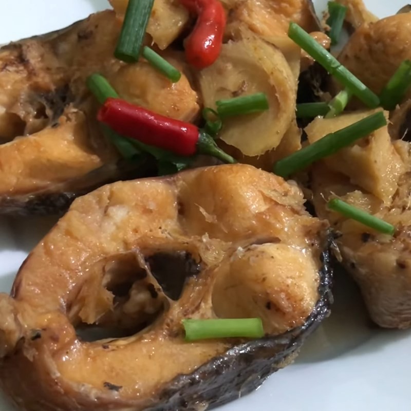 Thành phẩm cá quả kho riềng đậm đà, thơm ngon, sẵn sàng để thưởng thức
