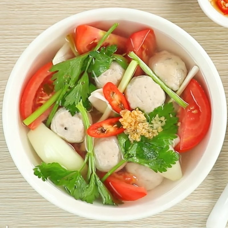 Tô canh cá thác lác cà chua nấu ngót thanh mát, hấp dẫn