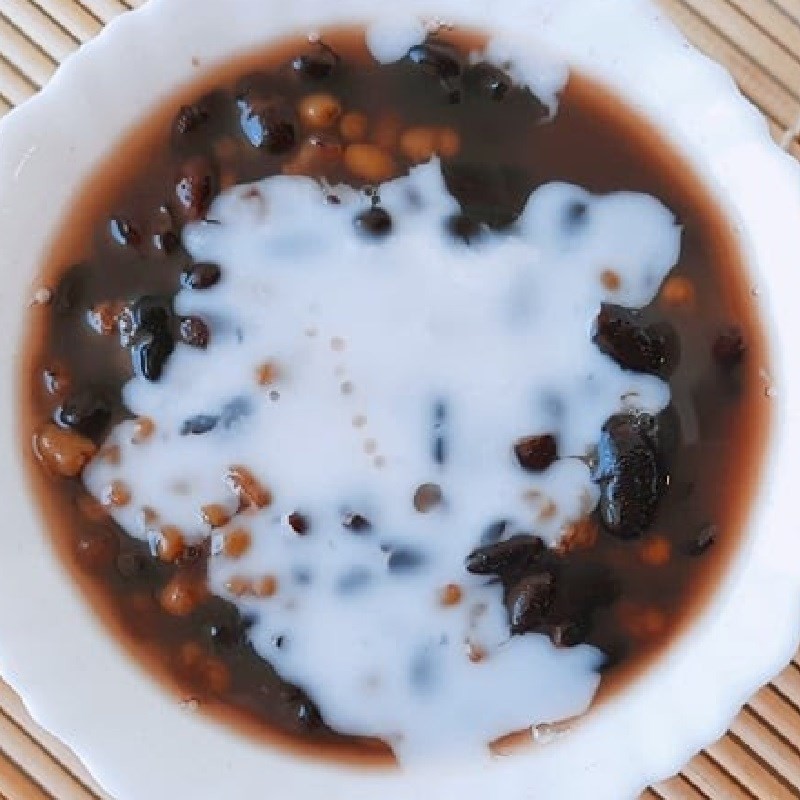 Chén chè đậu đen và đậu xanh mát lạnh, bổ dưỡng, hoàn hảo cho ngày hè