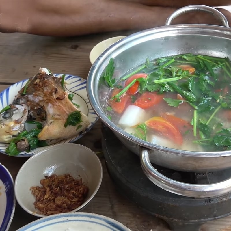 Canh hến mồng tơi với màu sắc tươi ngon, kích thích vị giác