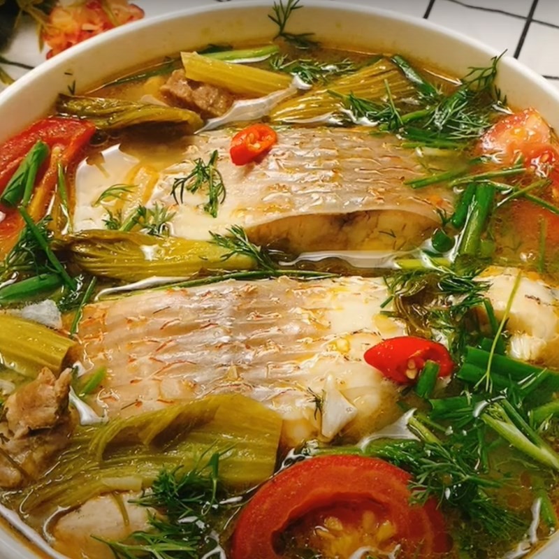 Tô canh cá nấu dưa chua miền Bắc nóng hổi, thơm lừng và hấp dẫn