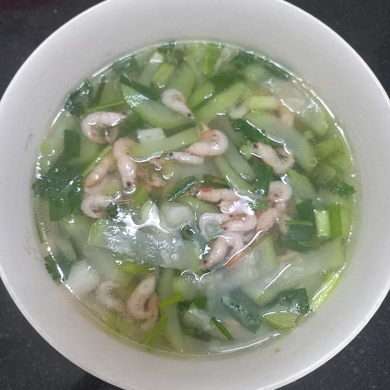 Tô canh bầu nấu tép tươi thơm lừng, thanh mát đã hoàn thành