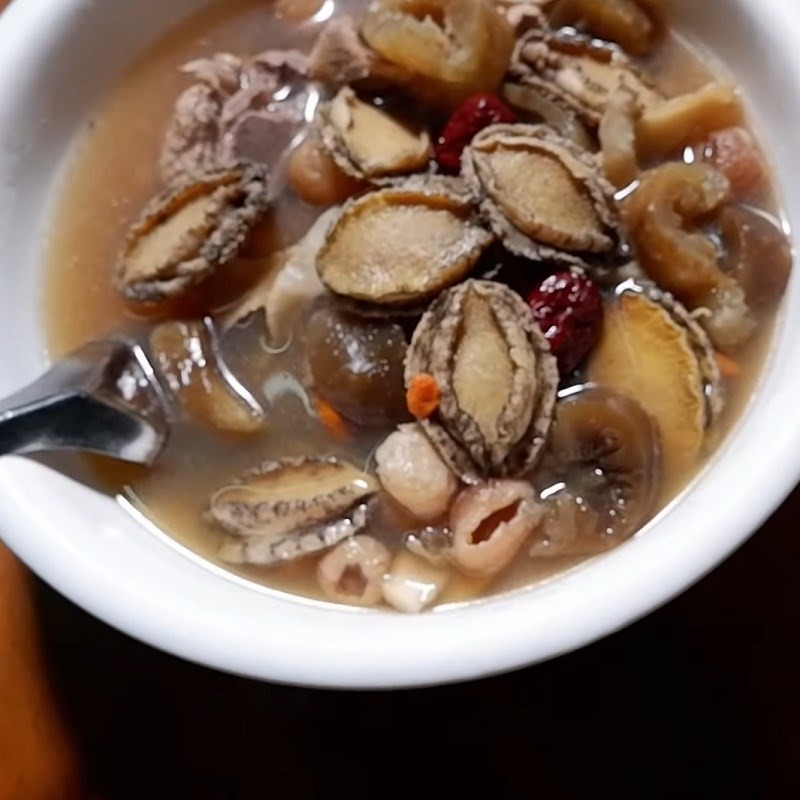 Tô canh hải sâm thuốc bắc thơm lừng, hấp dẫn, sẵn sàng để thưởng thức