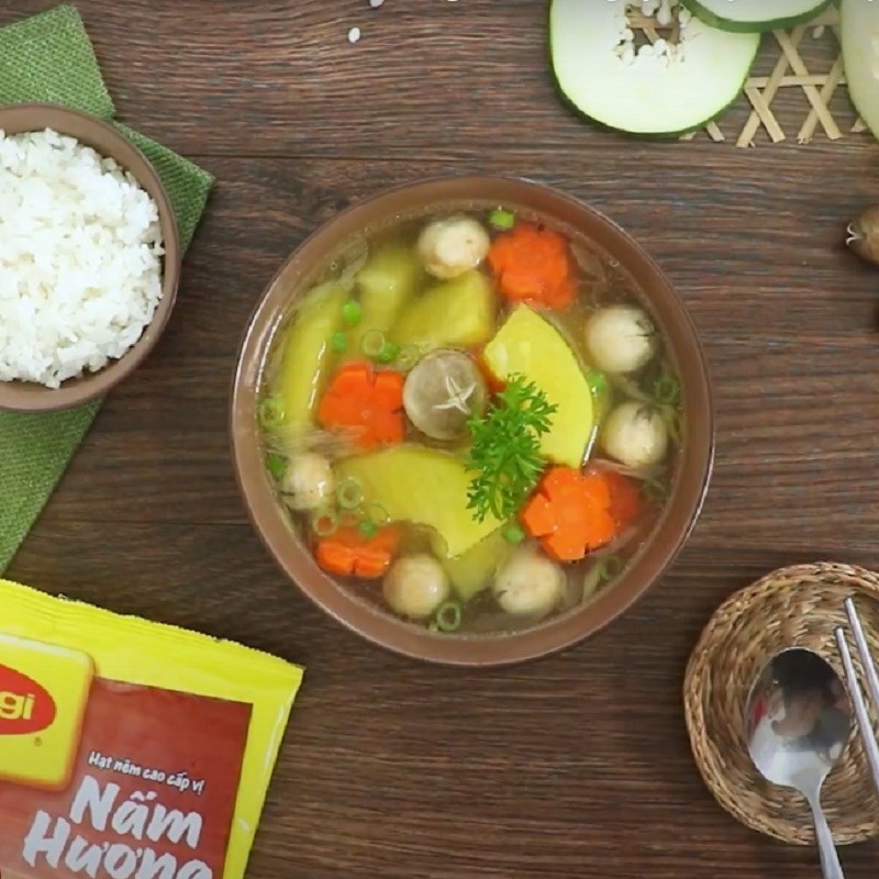 Thành phẩm món canh đu đủ chay với nấm rơm thơm ngon, bổ dưỡng