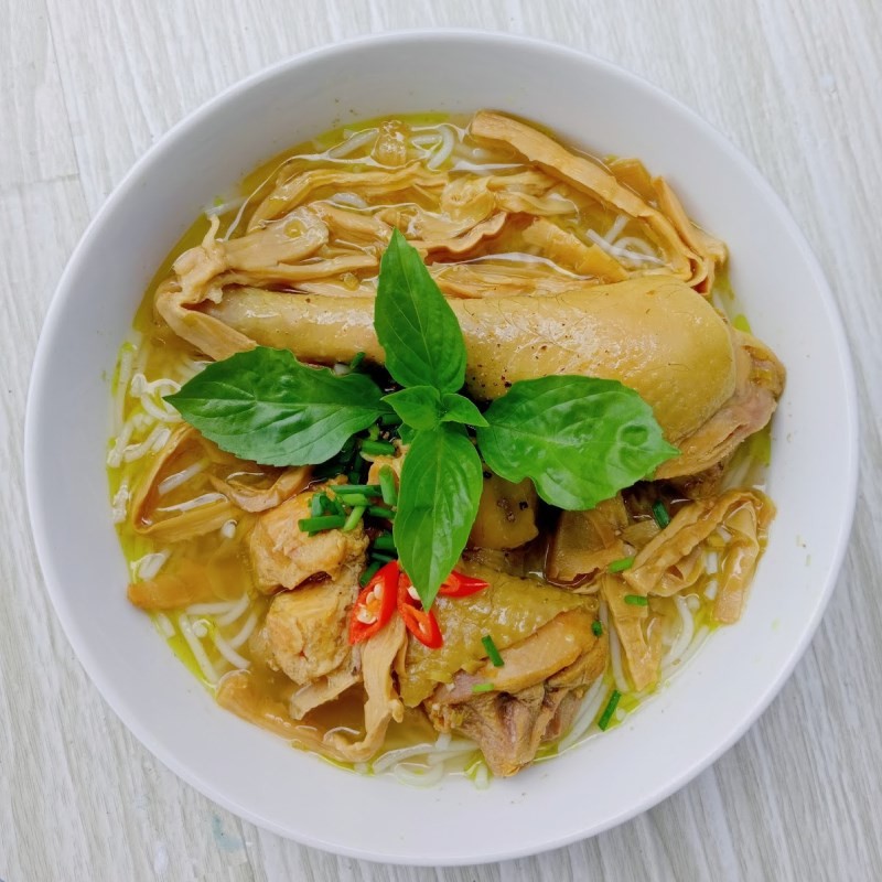 Thành phẩm bún măng gà thơm lừng, hấp dẫn cho bữa ăn