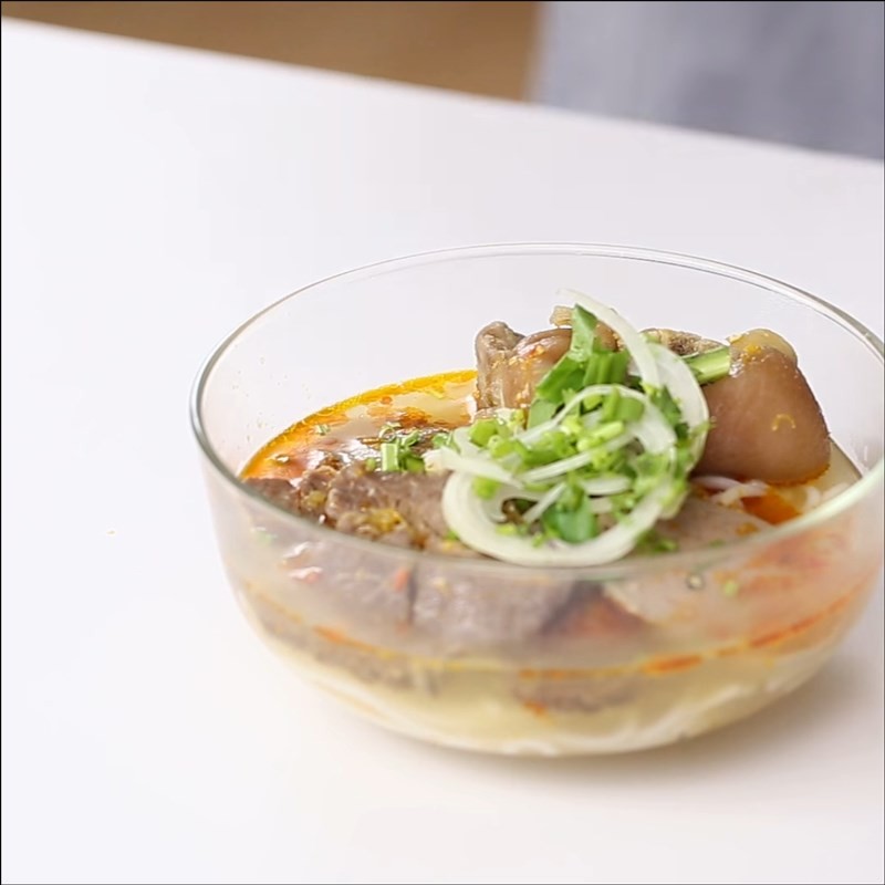 Tô bún bò Huế cực ngon hấp dẫn, thơm lừng