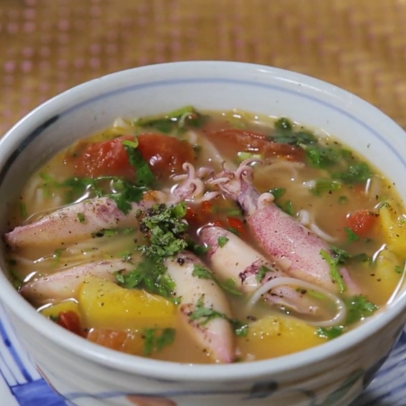 Cách nấu mực ngon đơn giản: Bún mực thành phẩm 2