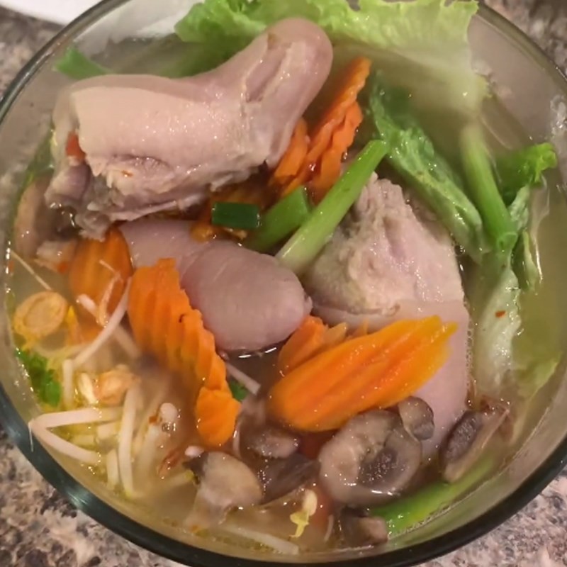 Tô hủ tiếu đuôi heo thành phẩm thơm ngon