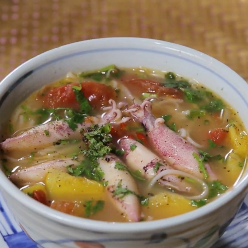 Cách nấu mực ngon đơn giản: Bún mực thành phẩm 3