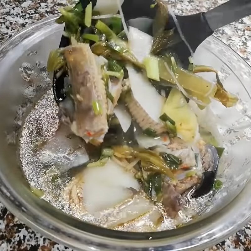 Canh chua cá đuối dưa cải chua đậm đà