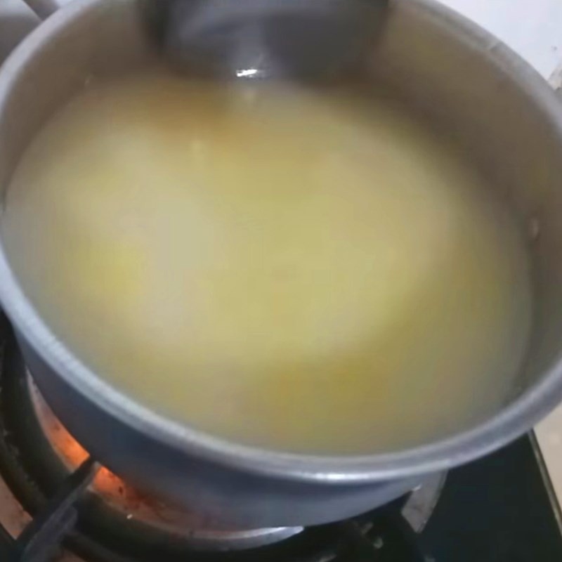 Hỗn hợp nước chè đậu xanh cốt dừa sánh mịn, thơm béo đã hoàn thành
