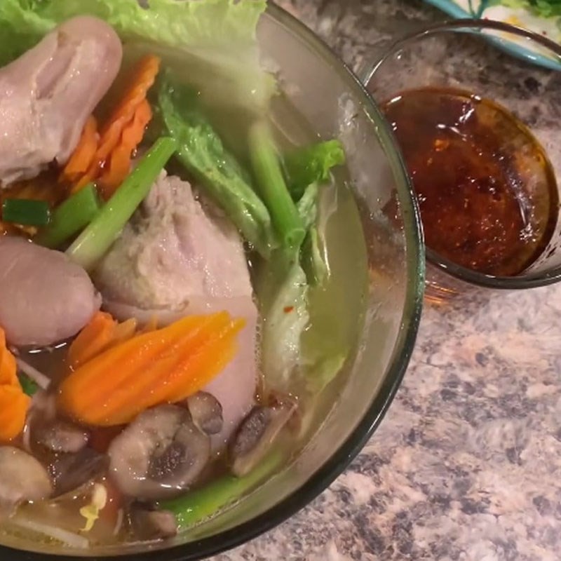 Cận cảnh tô hủ tiếu đuôi heo hấp dẫn
