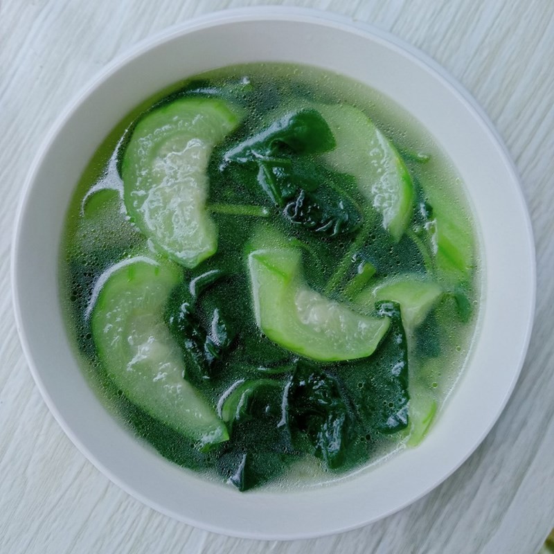 Thành phẩm canh mướp mồng tơi chuẩn vị, hấp dẫn cho bữa cơm gia đình