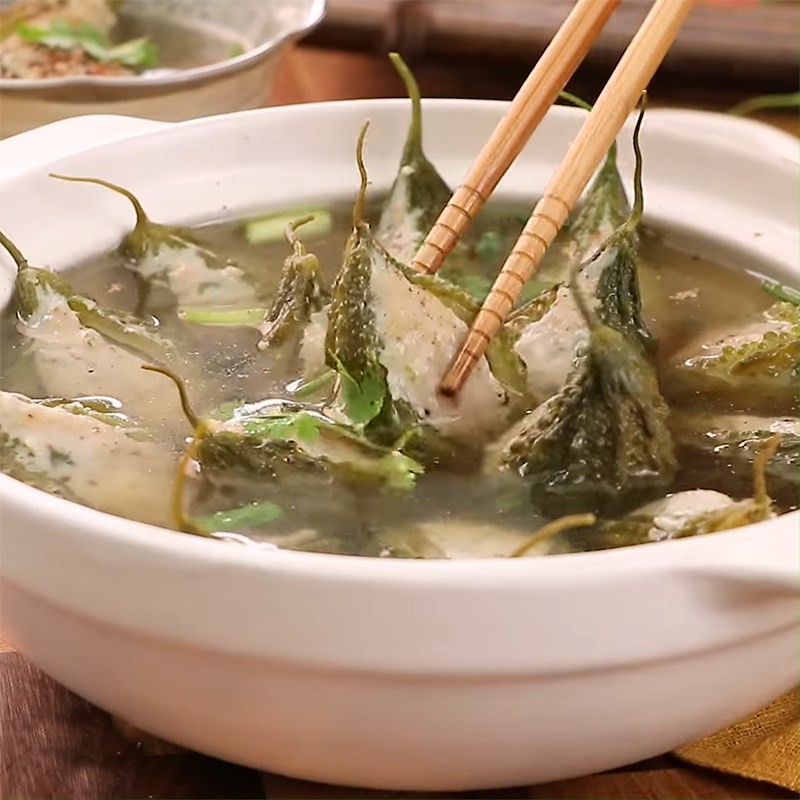 Thành phẩm canh khổ qua nhồi cá thác lác đã hoàn thành
