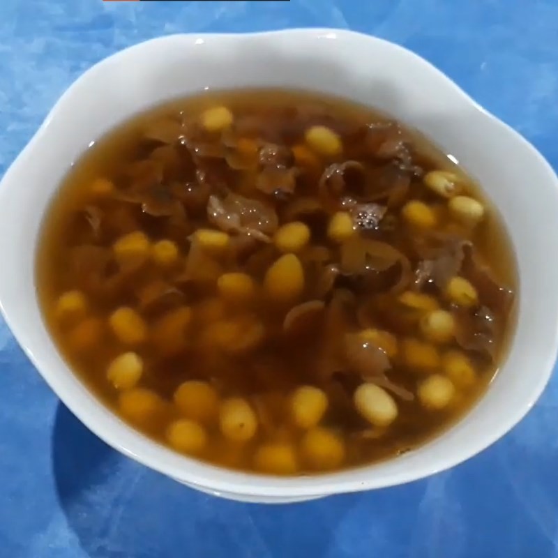 Bát chè bạch quả hạt sen nhãn nhục thành phẩm hấp dẫn.