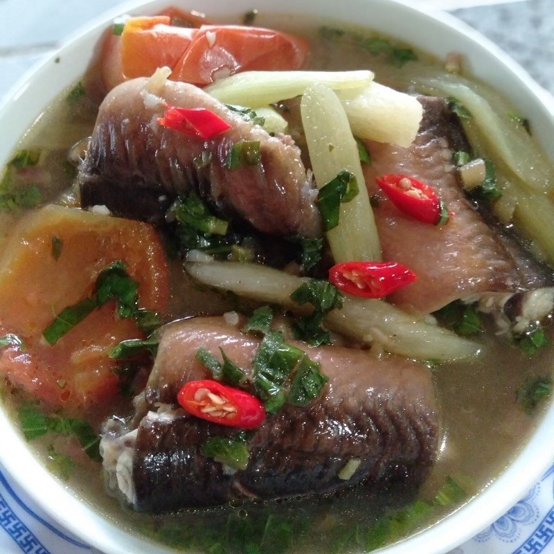 Thành phẩm canh chua lươn bạc hà nóng hổi, hấp dẫn