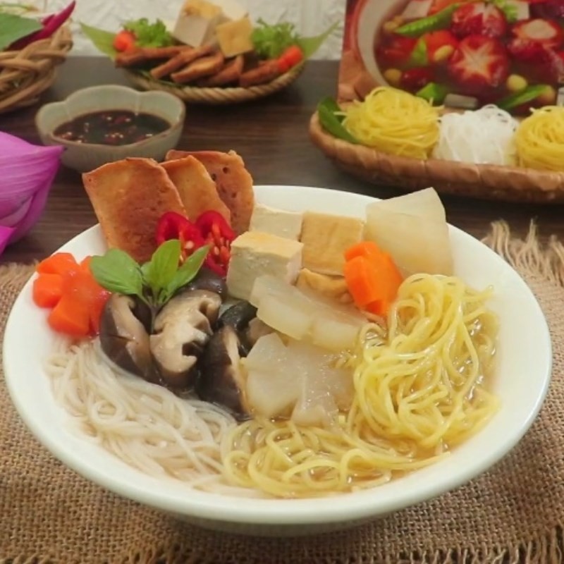 Thành phẩm hủ tiếu mì chay thơm ngon, chuẩn vị, đầy đủ topping