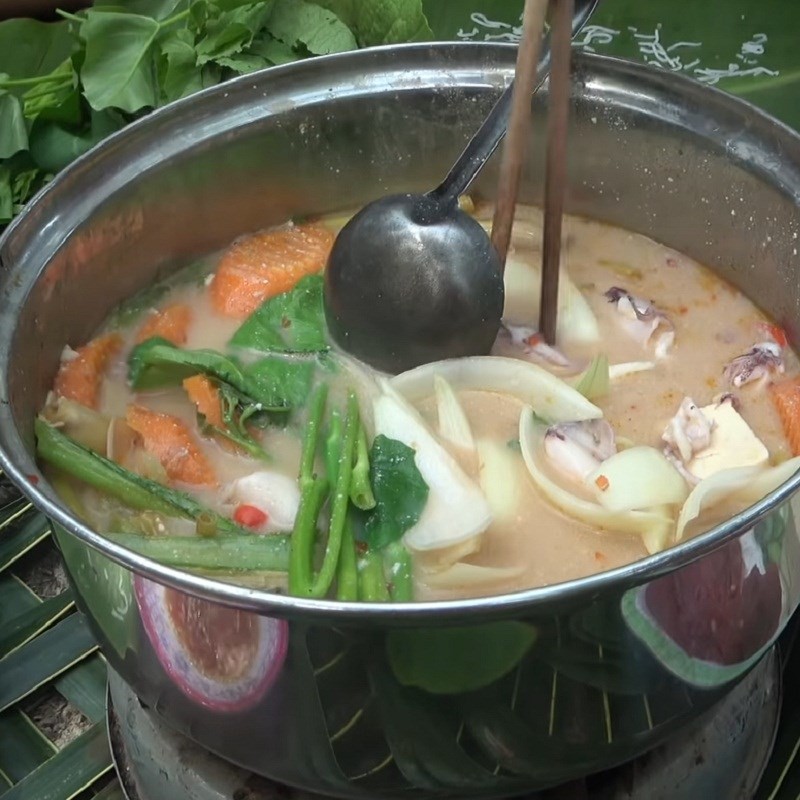 Cận cảnh thành phẩm lẩu mực nấu chao sau khi hoàn thành