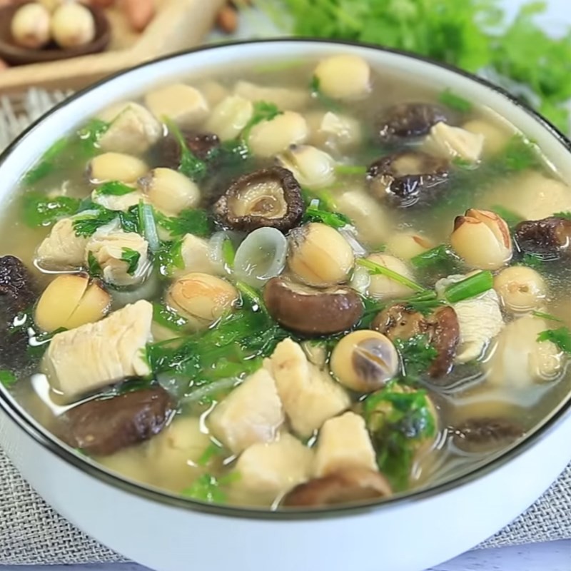 Thành phẩm món canh gà hạt sen