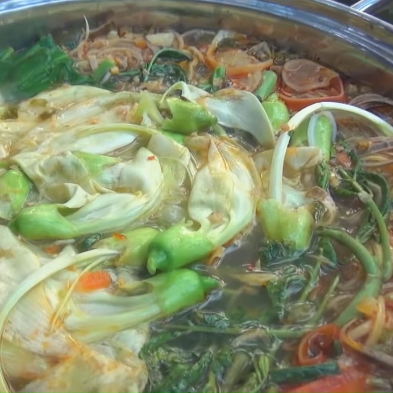 Món lẩu cá chạch chua cay đậm đà, thơm lừng mời gọi