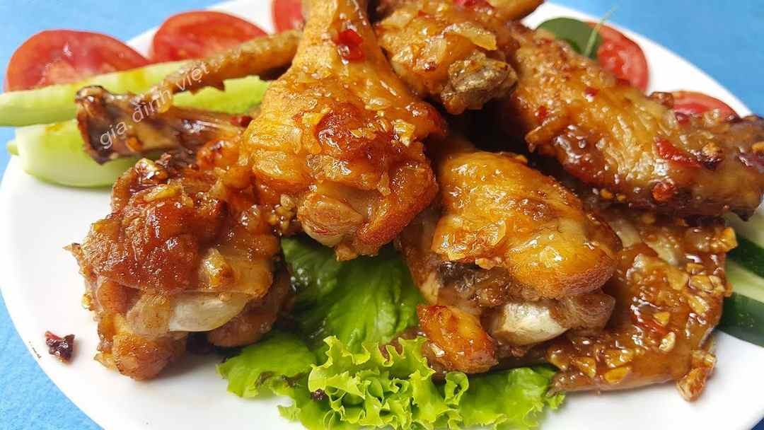 Cách pha chế và nấu thịt gà chiên mắm thơm ngon đậm đà