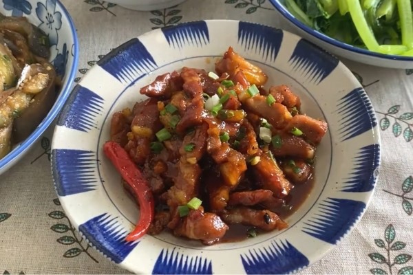 Món thịt nạc dăm kho tiêu thơm ngon, hấp dẫn sau khi hoàn thành