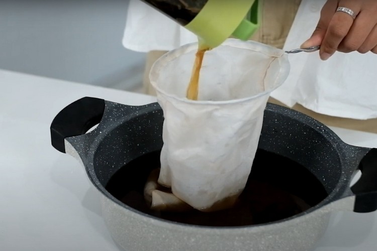 Hướng dẫn học cách nấu trà sữa Oolong nhài: Bước ủ trà