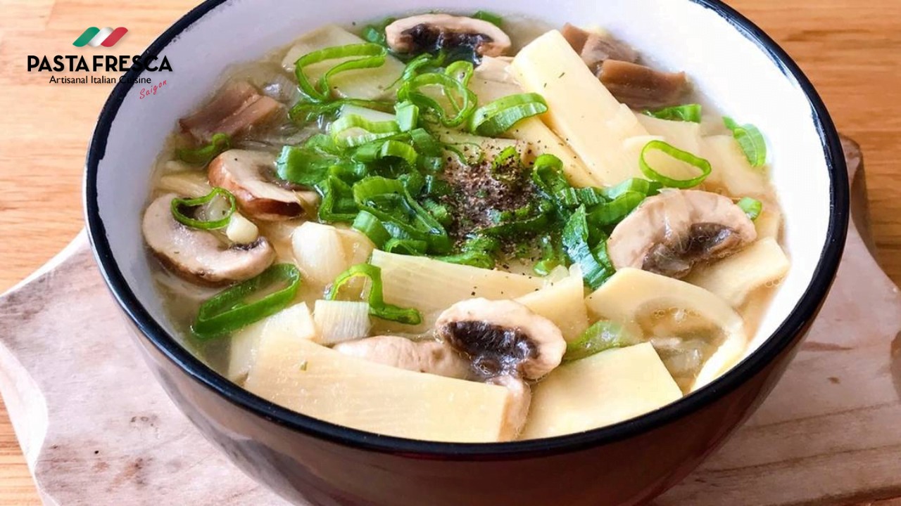Bát canh măng tươi nấm đùi gà chay nóng hổi, gợi ý cho cách nấu món ăn chay ngon, bổ dưỡng cho gia đình